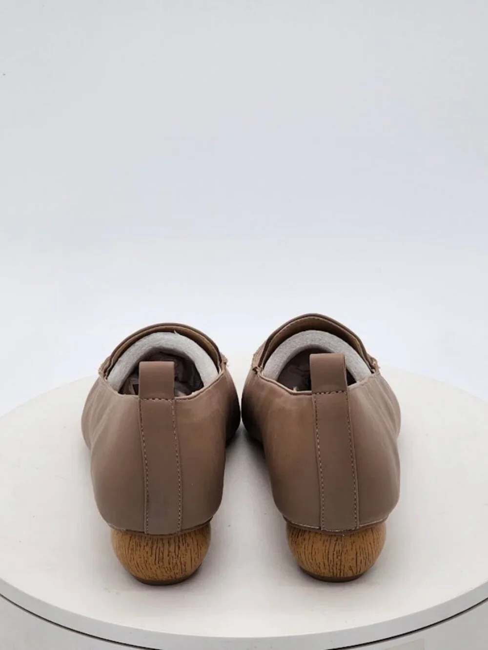 Journee Collection Maggs Taupe Pointed Toe Loafers Low Heel Women's Size 8 New